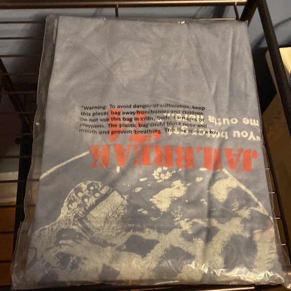 3/$20 Juniors size XL graphic t-shirt - Picture 8 of 8